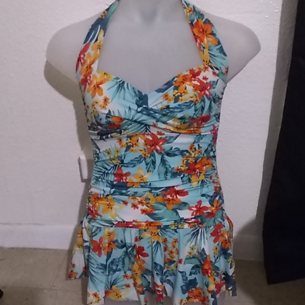 Floral Suddenly Slim by Catalina Swim Suit…